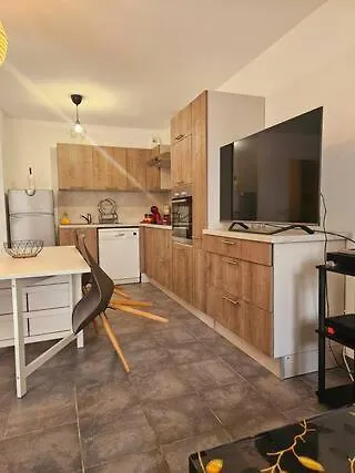 T2 Spacieux Avec Terrasse Et Clim Apartament