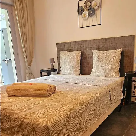 Apartament T2 Spacieux Avec Terrasse Et Clim *